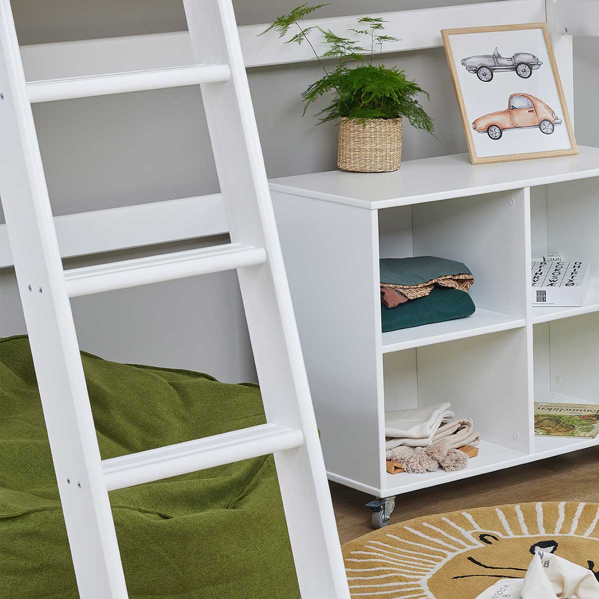 hoppekids_eco_luxury_hoogslaper_met_schuine_ladder_90x200_cm_1.jpg
