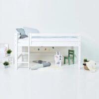 hoppekids_eco_luxe_half_hoogslaper_met_hekje_en_rechte_ladder_120x200_2.jpg