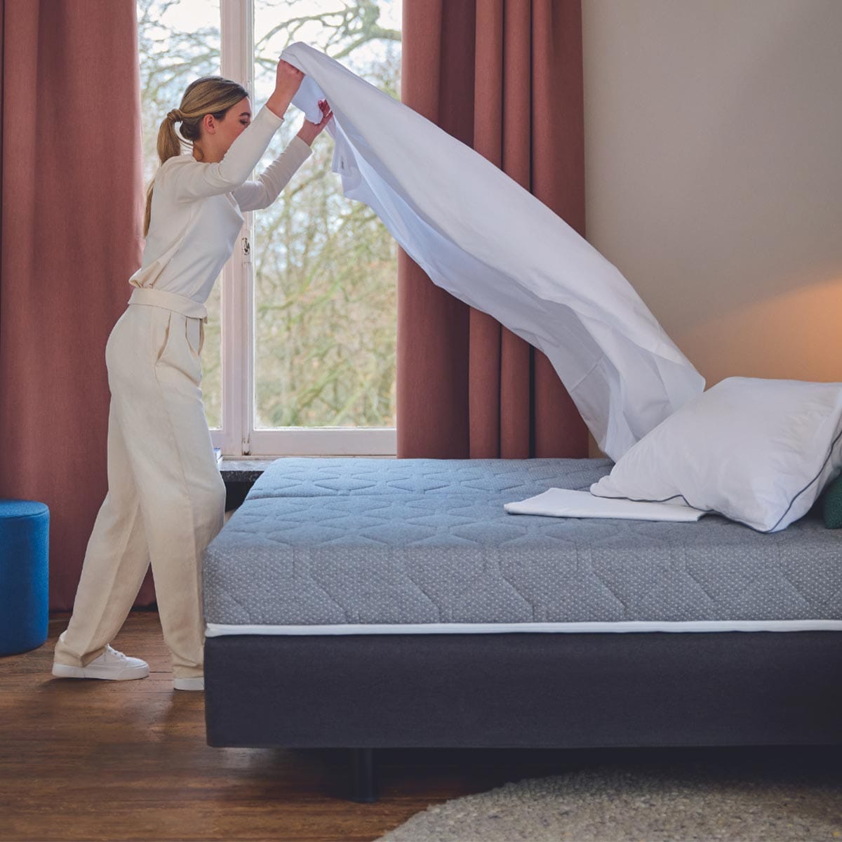 Auping Revive matras dat wordt opgemaakt