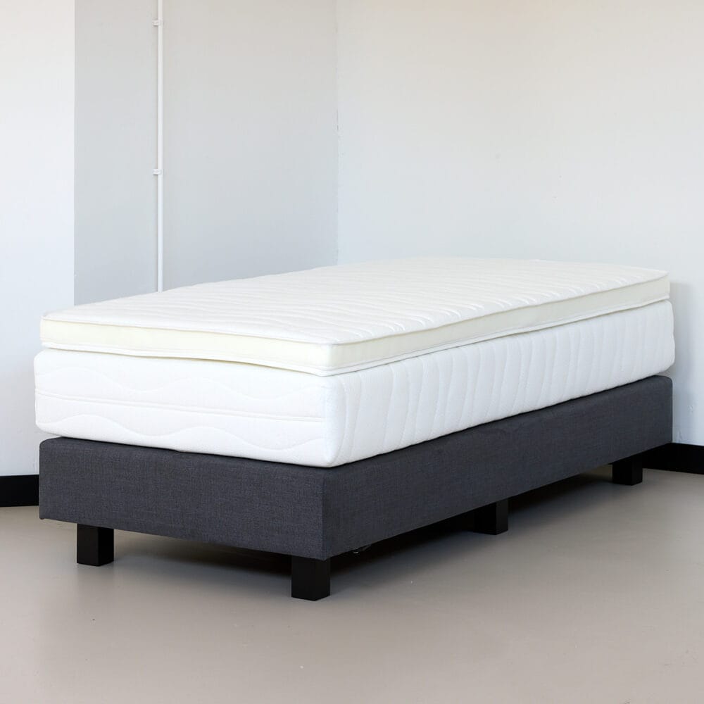 HBeds 4⭐ hotel collectie met wit matras en topper